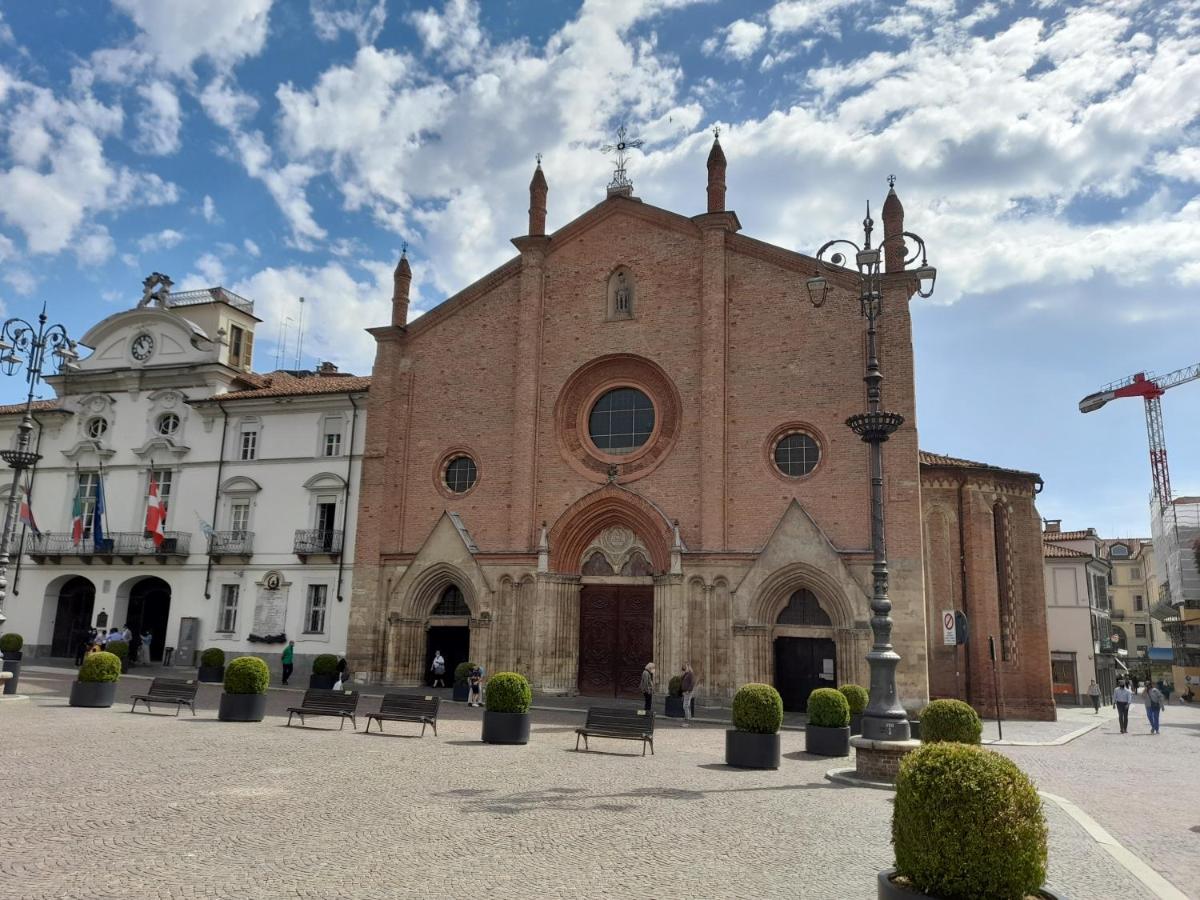 Appartamento Centrale Con Garage Asti Bagian luar foto