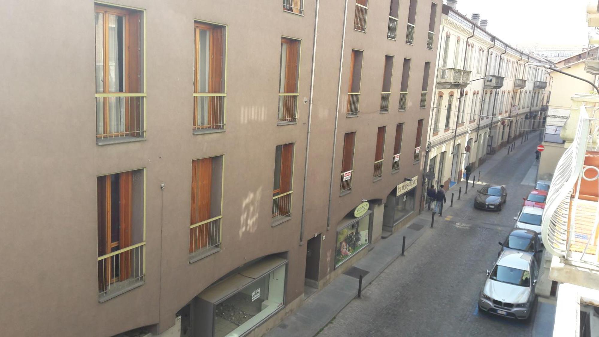 Appartamento Centrale Con Garage Asti Bagian luar foto